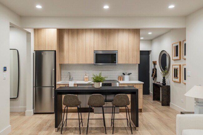 Building Photo - 1160 5th Ave