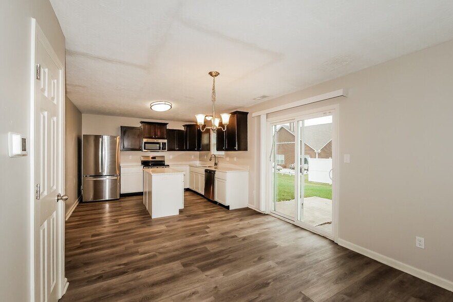 Building Photo - 11556 Ross Common Dr