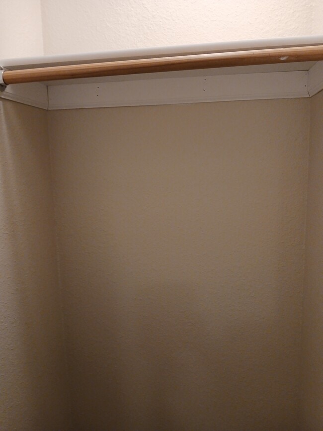 Building Photo - 606 W College St