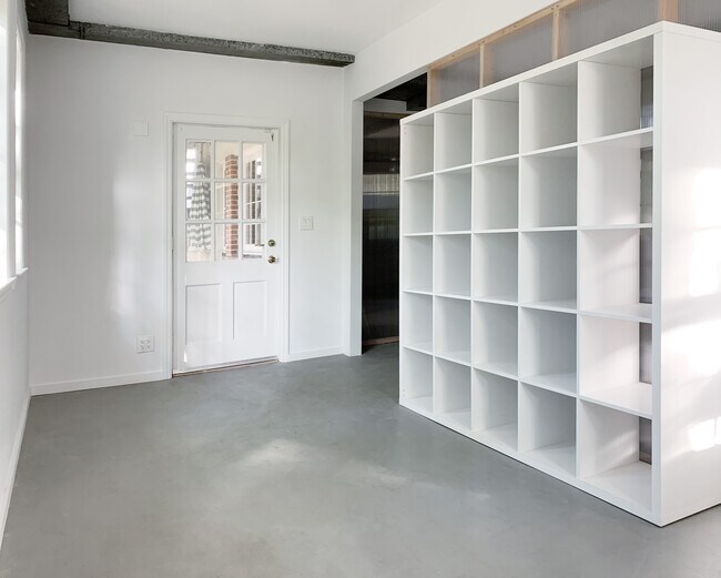 Building Photo - 33 Evergreen Rd