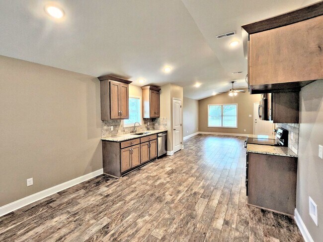 Building Photo - HOUSE for RENT Hartselle 3BR