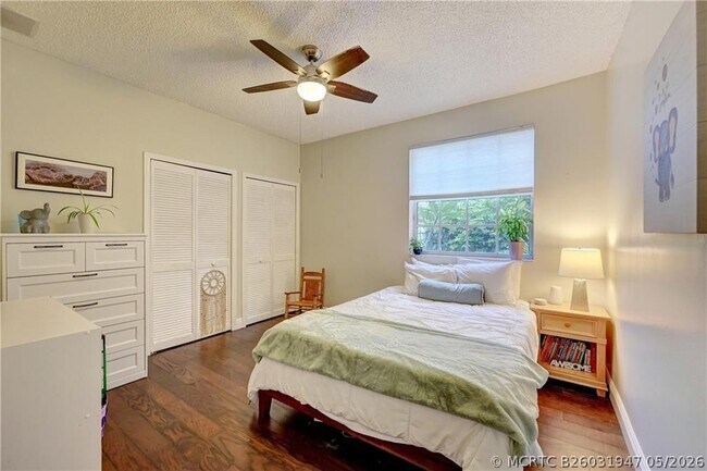 Building Photo - 8171 Hampton Wood Dr