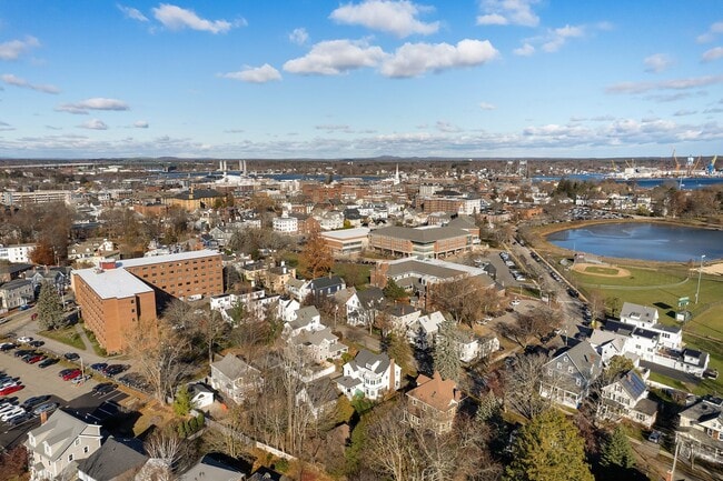 Building Photo - 105-107 Richards