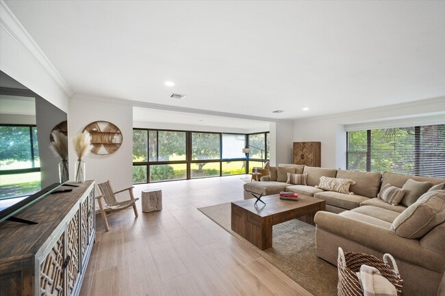 Building Photo - 2810 Polo Island Dr