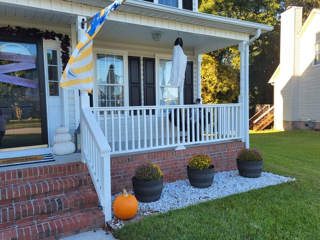 Building Photo - 220 Newport Drive