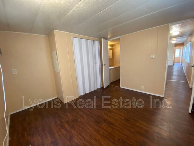 Building Photo - 2211 Cantor Ln