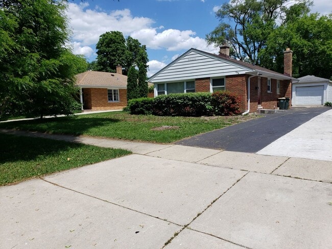 Primary Photo - 729 S Chestnut Ave