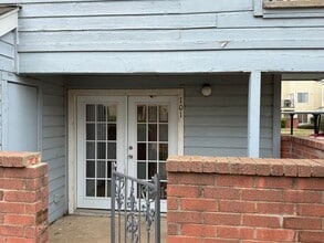 Building Photo - For lease! 1 bed, 1 bath condo