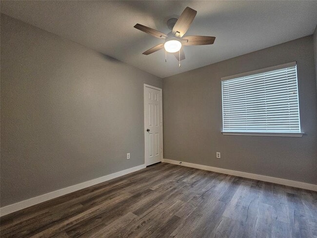 Building Photo - 2724 Fairview Dr