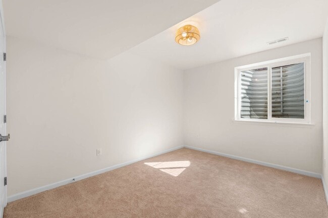 Building Photo - 1824 Forest View Ct