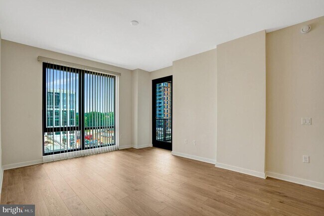 Building Photo - 255 W Falls Station Blvd