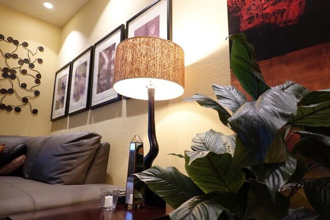 Building Photo - 270 E Flamingo Rd