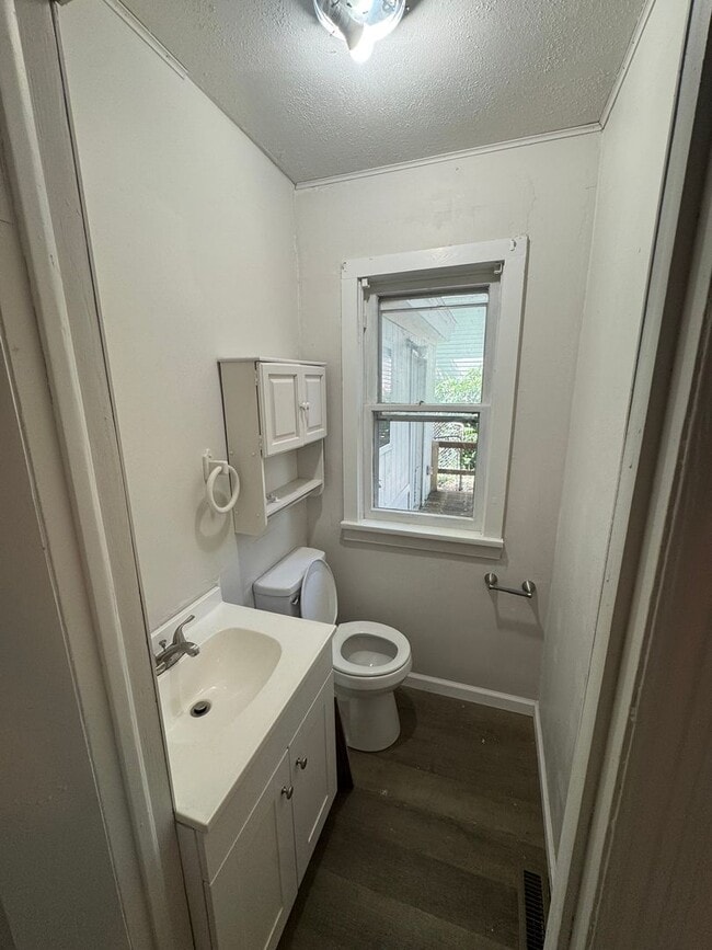 Building Photo - LEASING