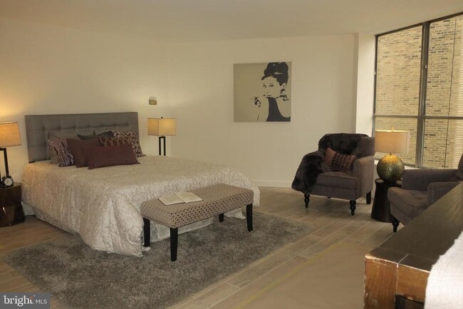 Building Photo - 224 W Rittenhouse Square