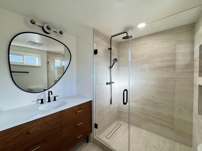 Building Photo - 864 S Bernardo Ave