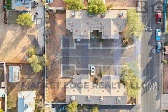 Building Photo - 3Bed/2.5Bath Townhouse at 24th St/Thomas! Ready for Immediate Move-In!