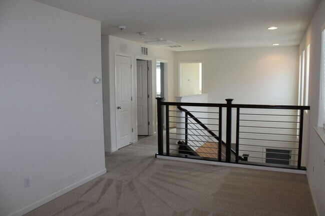 Building Photo - 1280 Cornell Dr