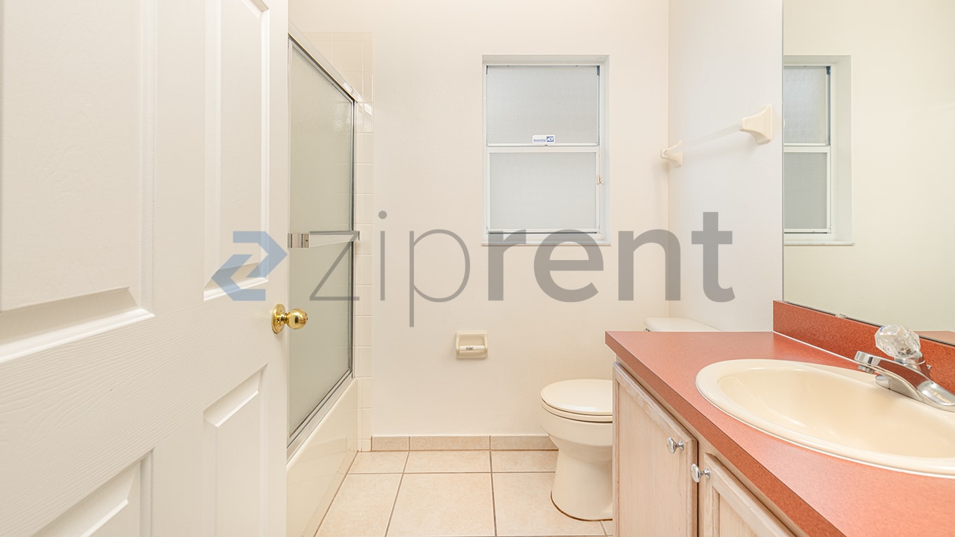 Building Photo - 663 Eagle Pointe S