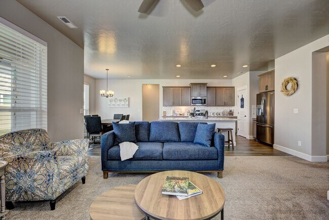 Building Photo - Beautiful Home in the Heart of Eagle