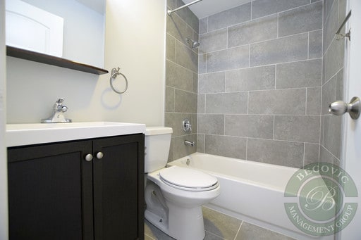 Building Photo - 5534 N Winthrop Ave