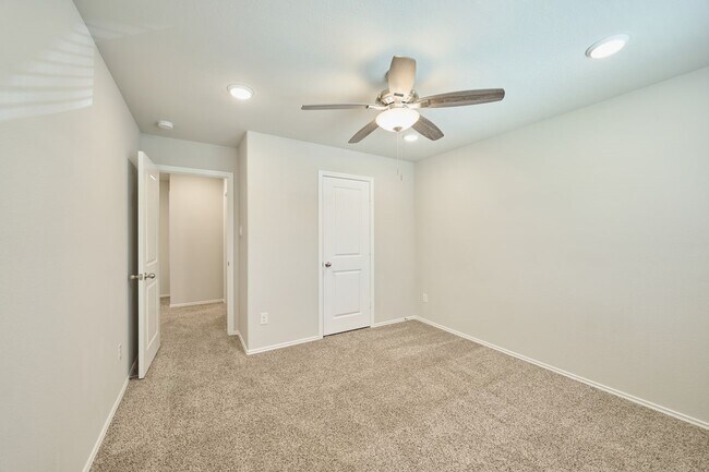 Building Photo - 901 Chickasaw Dr