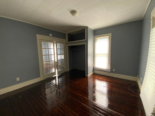 Building Photo - 526 Harvey St