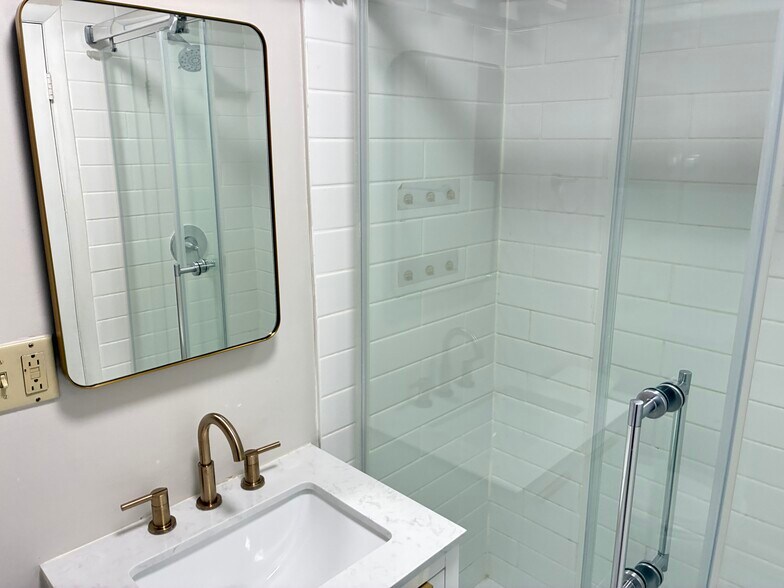 Building Photo - 625 C St NE