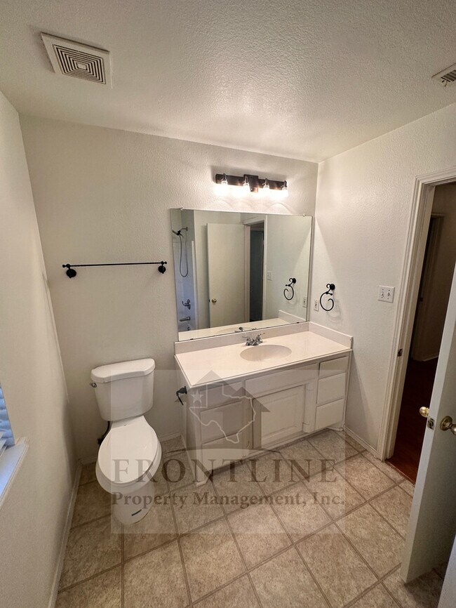 Building Photo - 629 Dorchester Dr