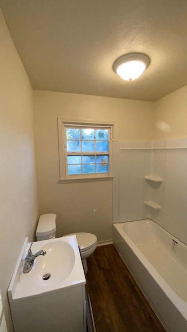 Building Photo - 2120 Jane St