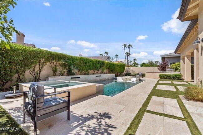 Building Photo - 5543 E Beryl Ave