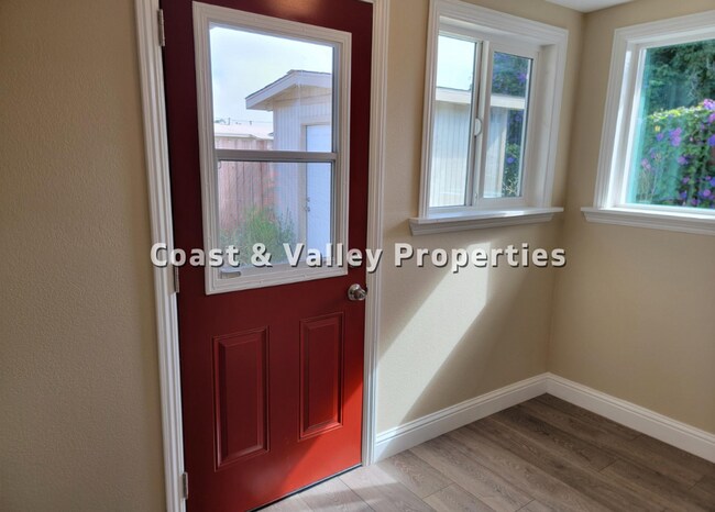 Building Photo - 49 Villa St