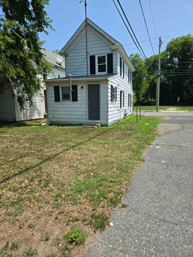 Building Photo - 913 Pine St