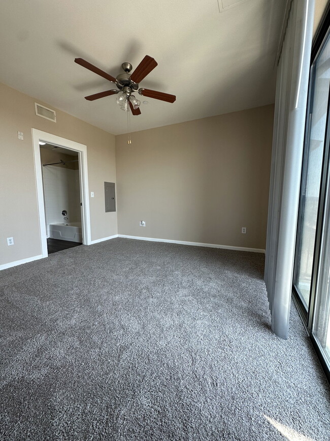 Building Photo - 2109 Town Center Ln