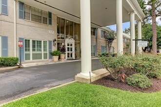 Building Photo - 2600 Bellefontaine