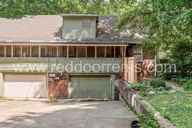 Building Photo - 129 E 49th St