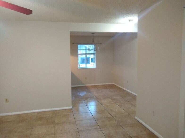 Building Photo - 7733 Bles Ave