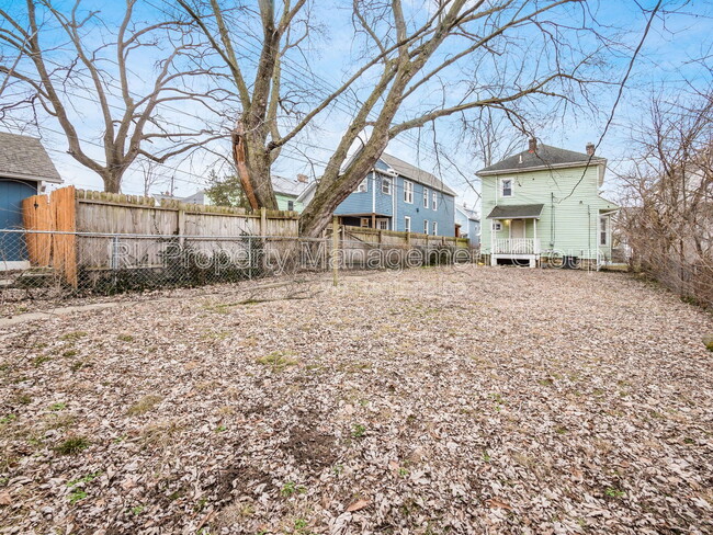 Building Photo - 730 Siebert St
