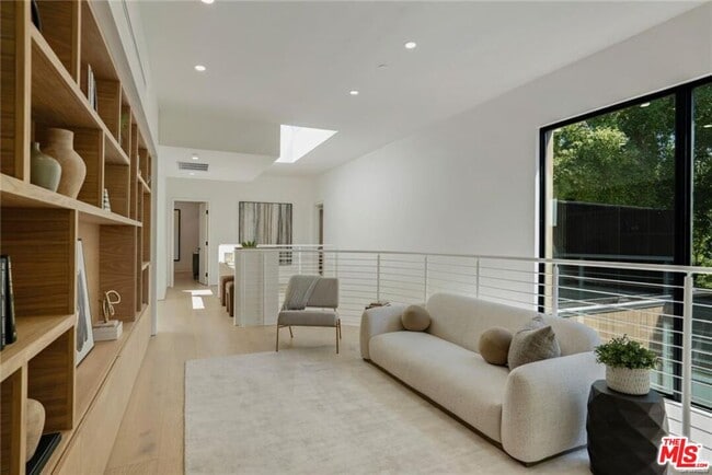 Building Photo - 4939 Petit Ave