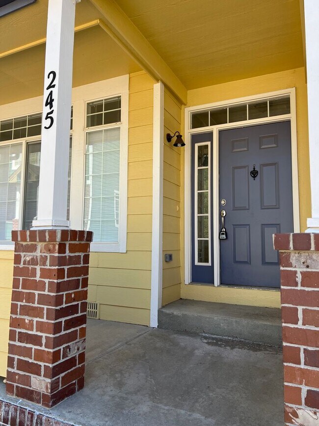 Building Photo - Updated 2B/2.5B In Summit at Rock Creek Community
