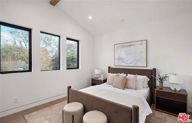 Building Photo - 4453 Gentry Ave