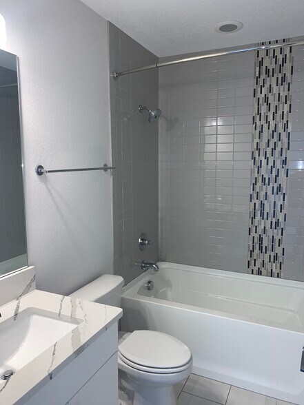 Building Photo - 946 Highland Ave
