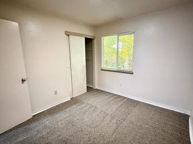 Building Photo - 505 NW D St