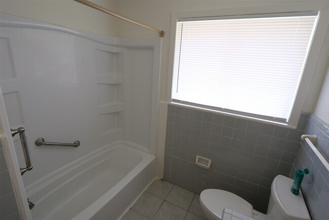 Building Photo - 5231 Beechnut St