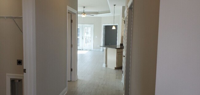 Building Photo - 3 bedroom, 2 bath condo at Queens Harbour