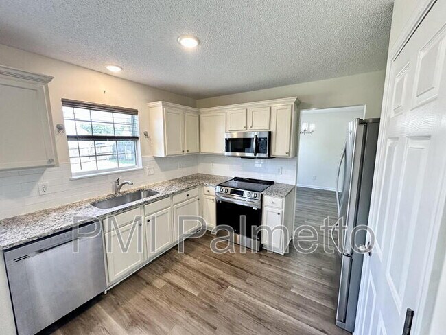 Building Photo - 227 Hardwood Dr