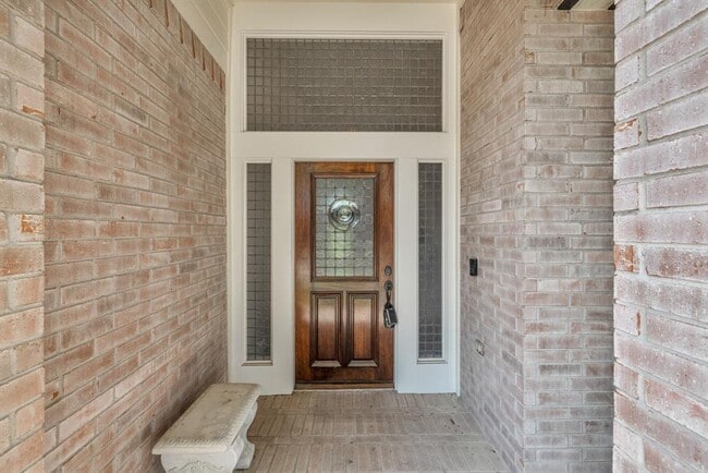 Building Photo - 6806 Thistle Hill Way