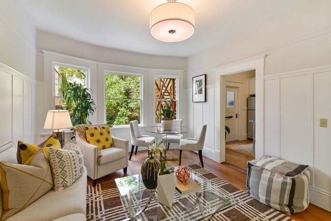 Building Photo - 151 Russ St