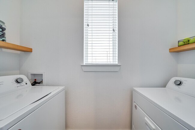 Building Photo - 1601 Mustang Dr