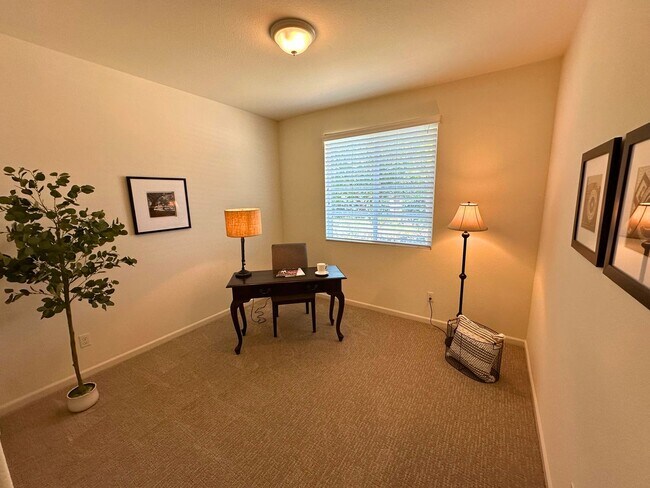 Building Photo - Stunning 4 Bedroom, 3 Bath Questa Home
