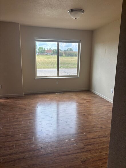 Building Photo - 2710 24th Ave W